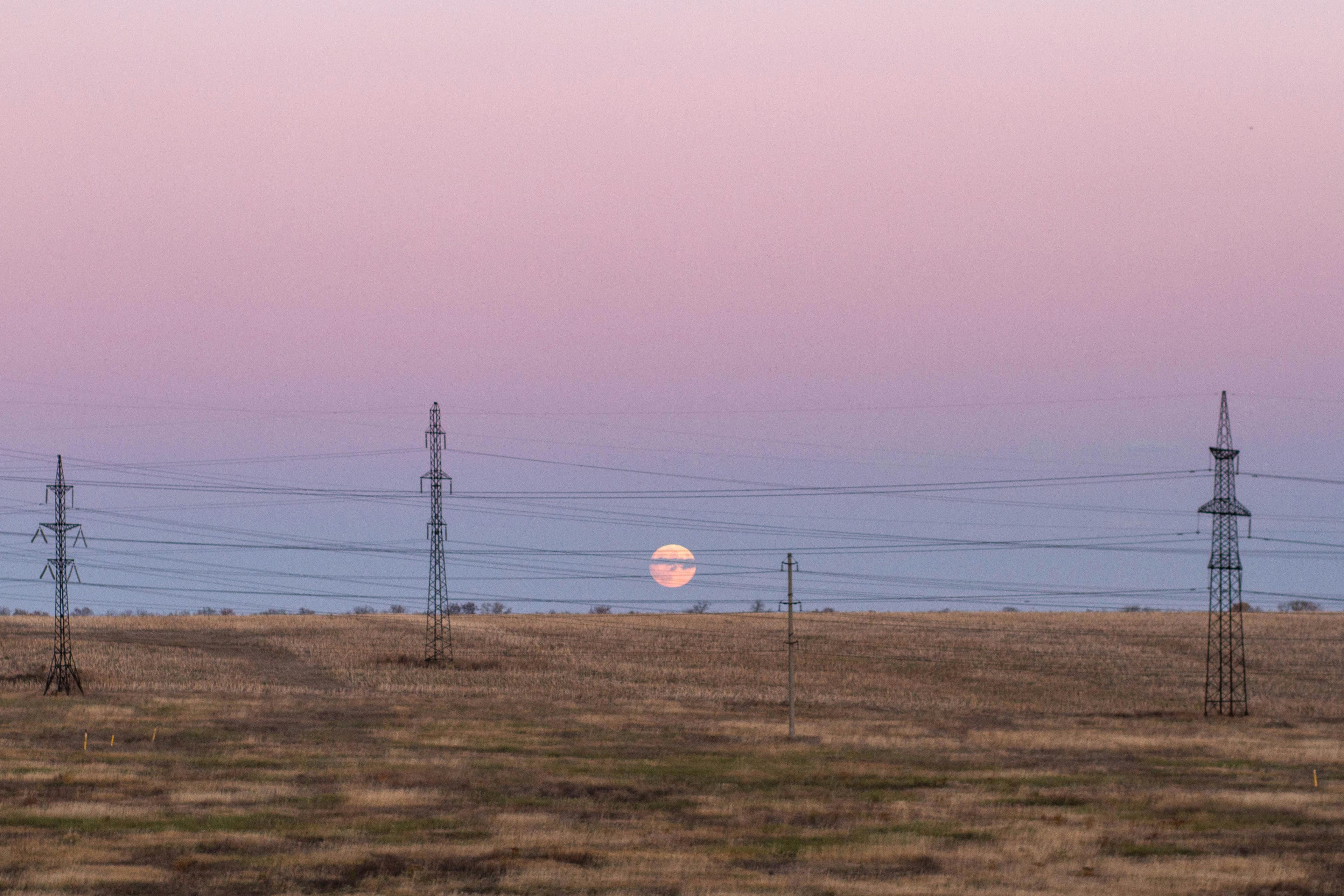 Cum să folosești energia Lunii Noi din mai 2026 pentru manifestare