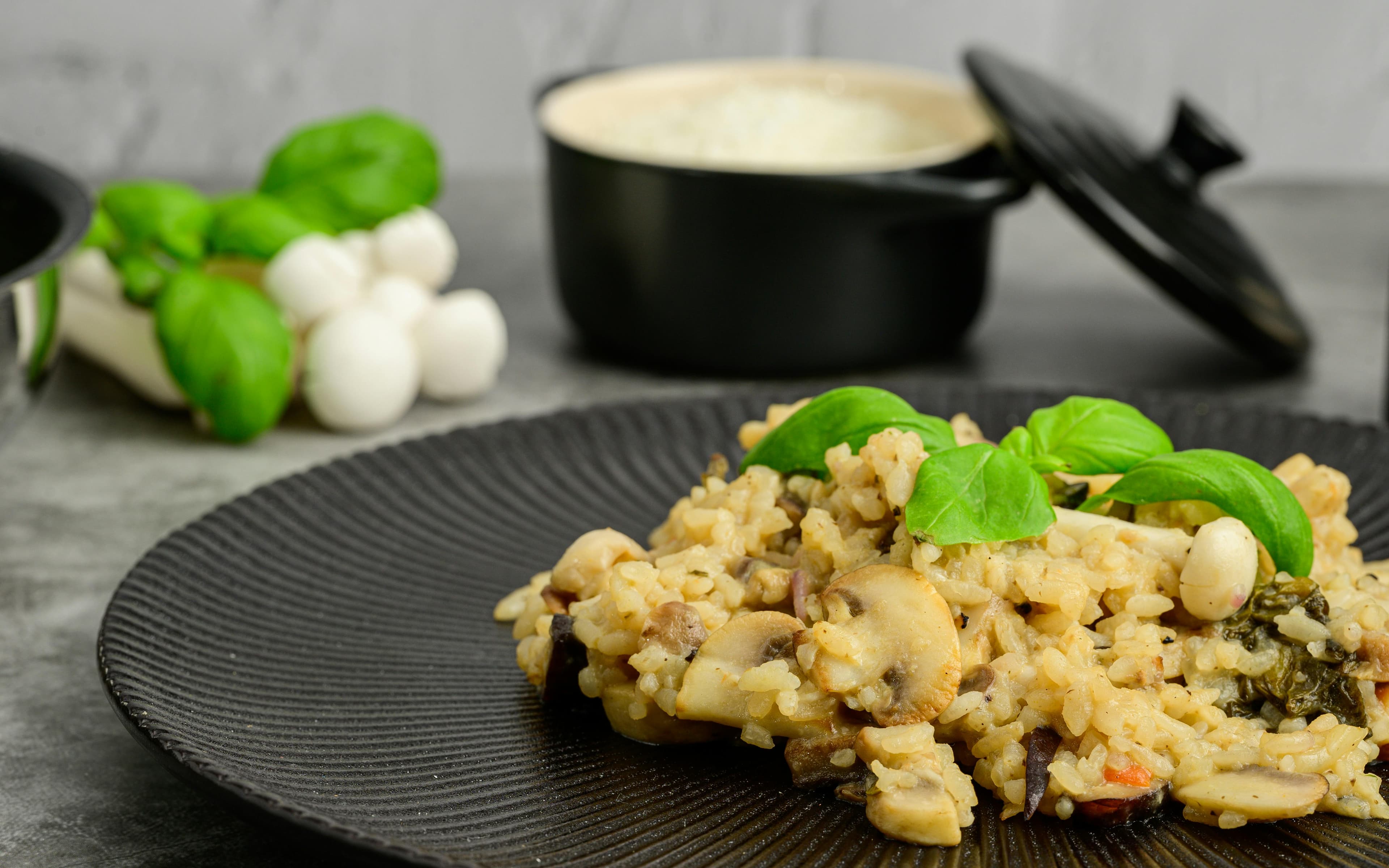 Sarmale vegetariene cu orez și ciuperci: rețeta perfectă pentru post