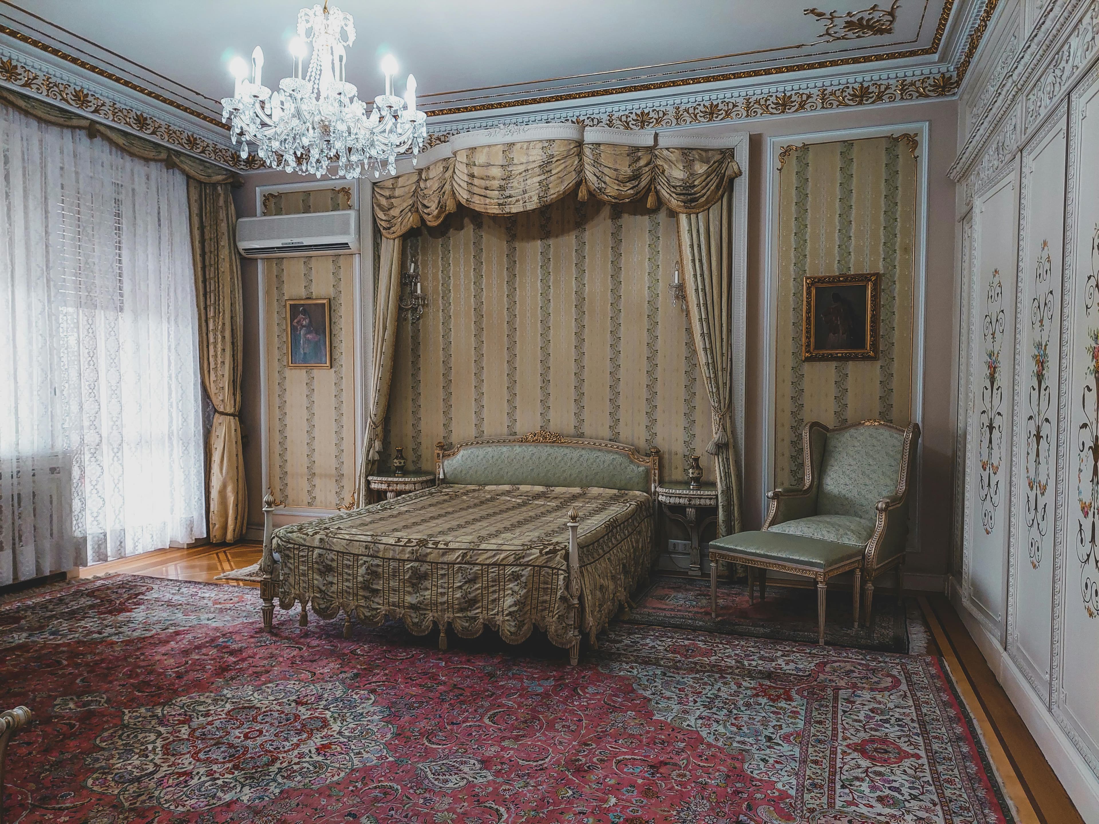 Cum arată casele vedetelor românești: locuințe de lux din București și împrejurimi