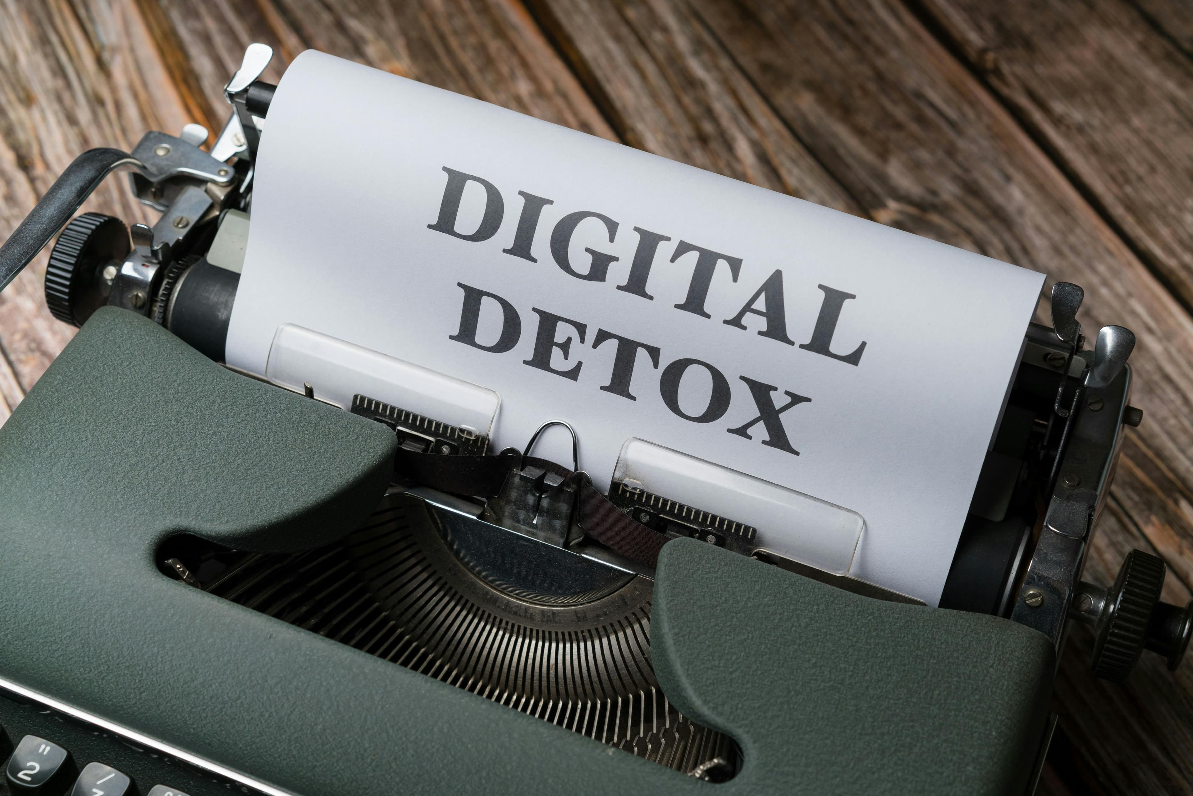 Digital detox în 2026: cum să te deconectezi de la ecrane și de ce merită