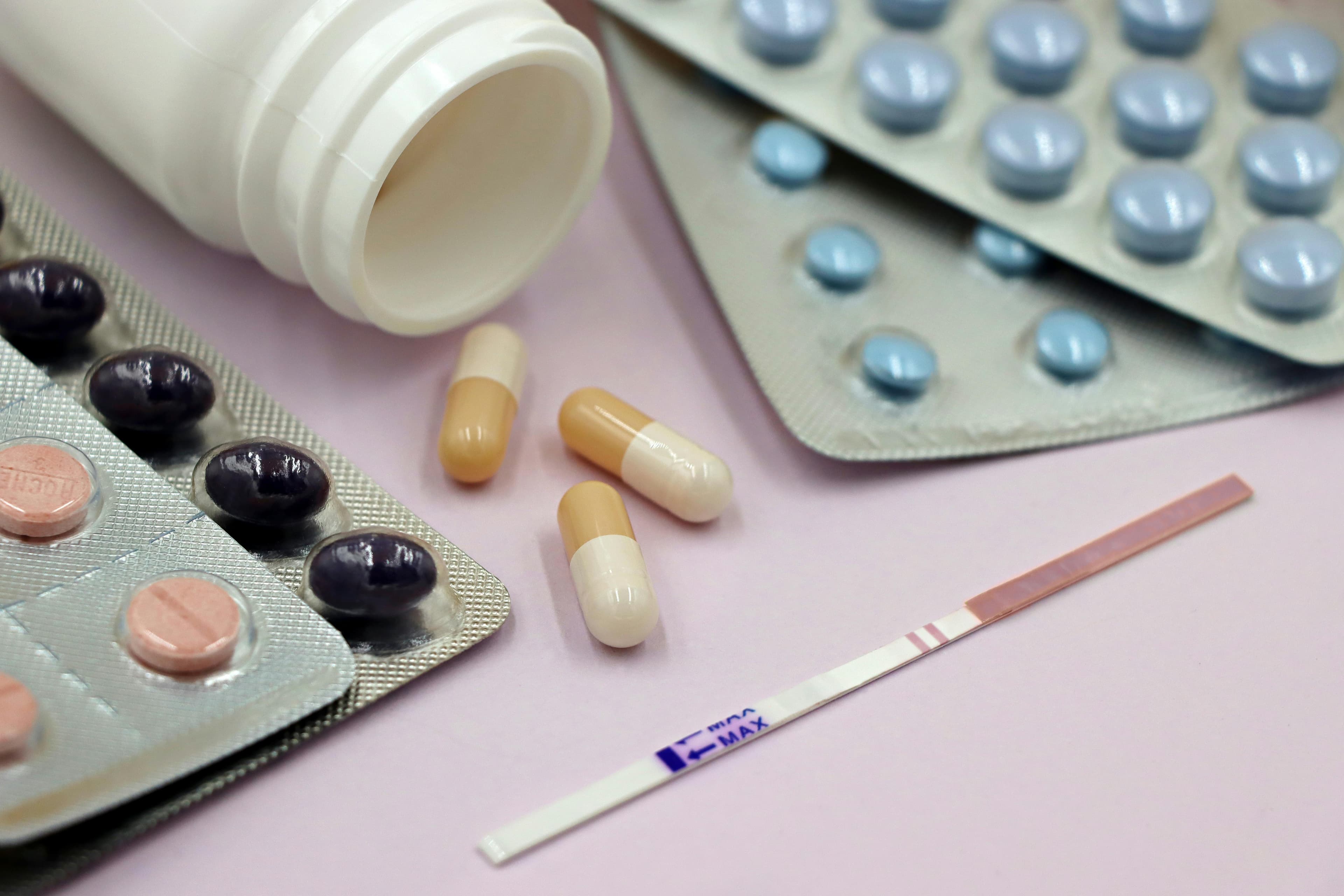 Cum să îți îmbunătățești echilibrul hormonal după oprirea contraceptivelor