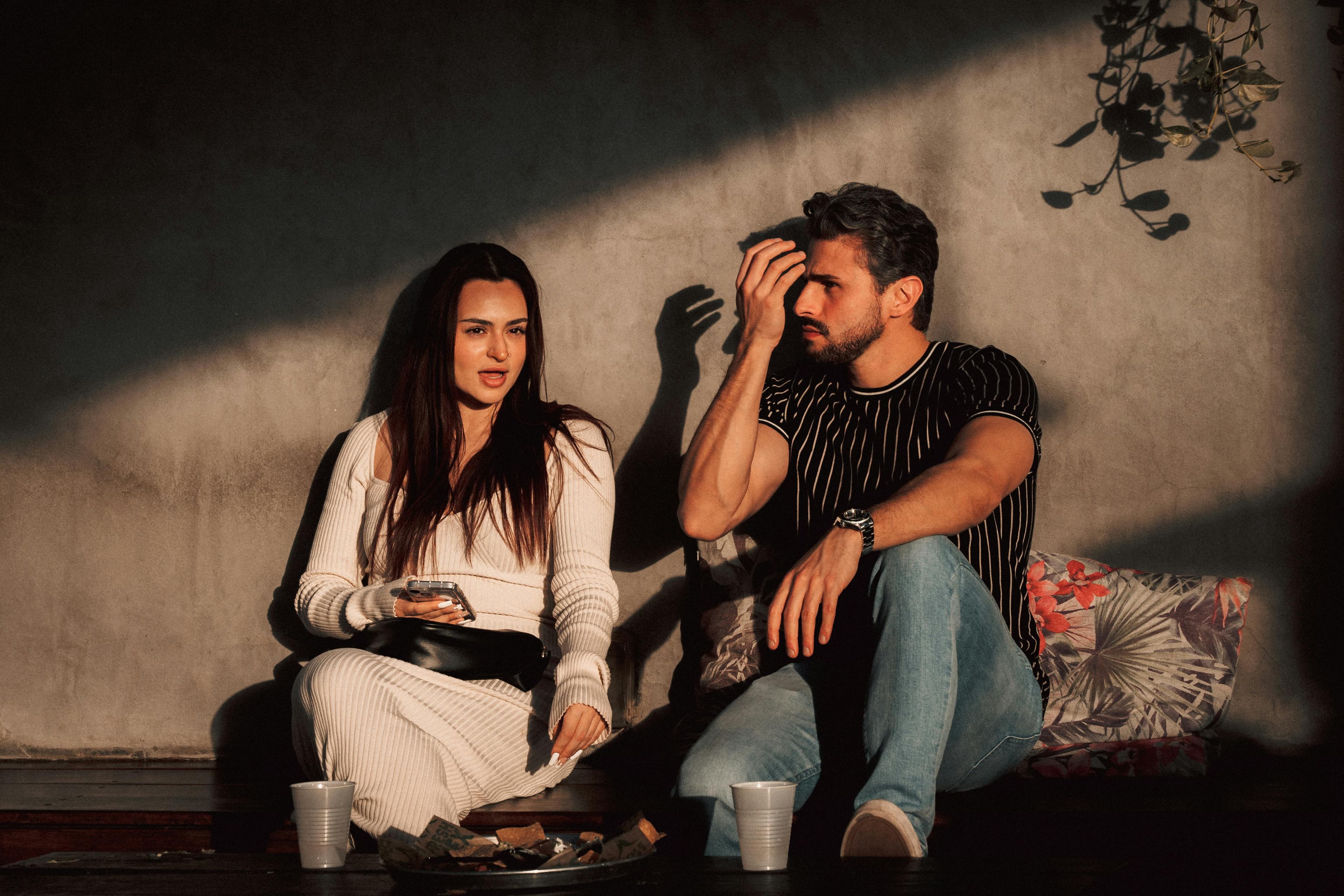 Relația deschisă vs. relația monogamă: avantaje și dezavantaje discutate sincer