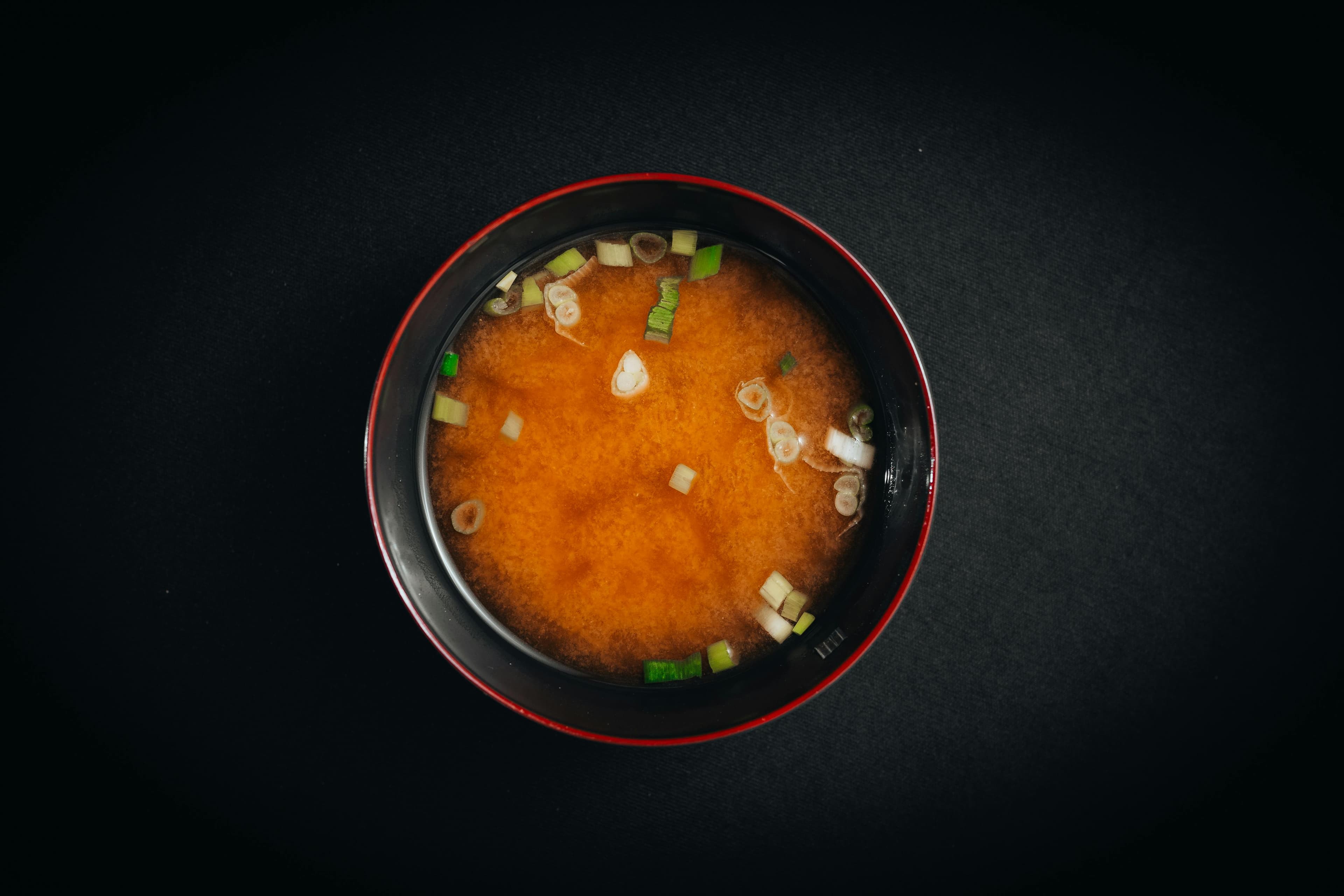 Cum faci supa miso acasă cu ingrediente din supermarketul românesc