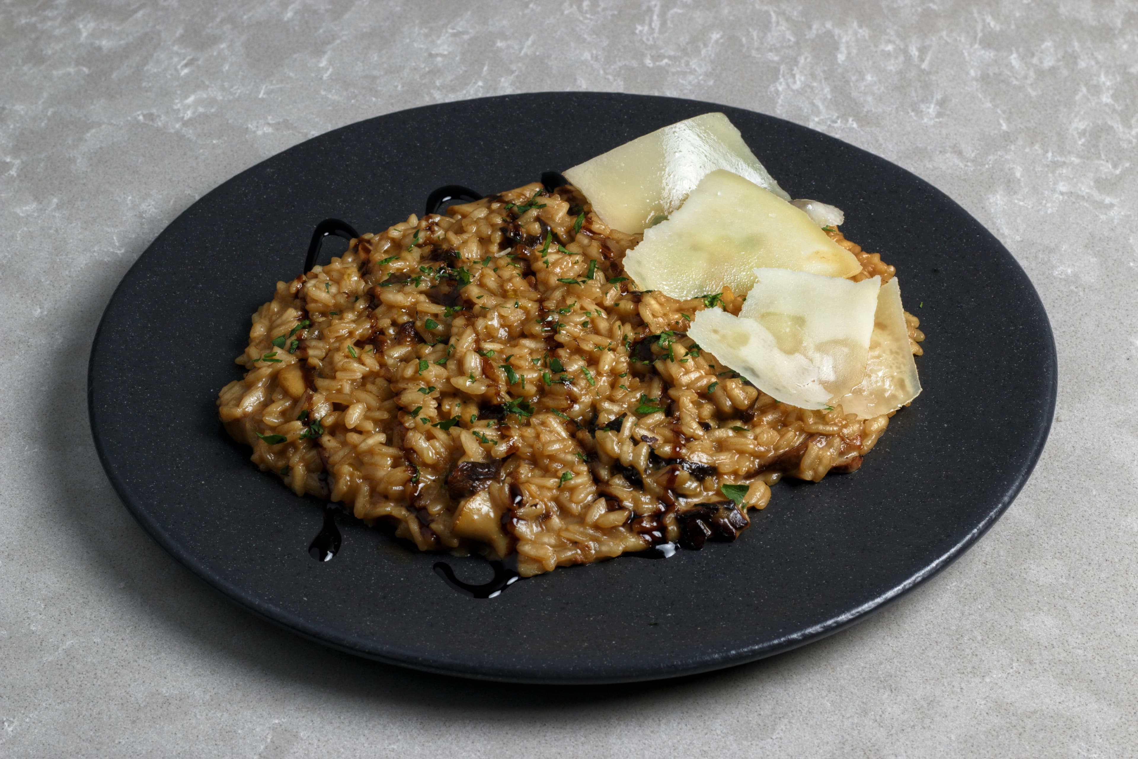 Cum faci risotto cremos cu ciuperci și parmezan: pași esențiali