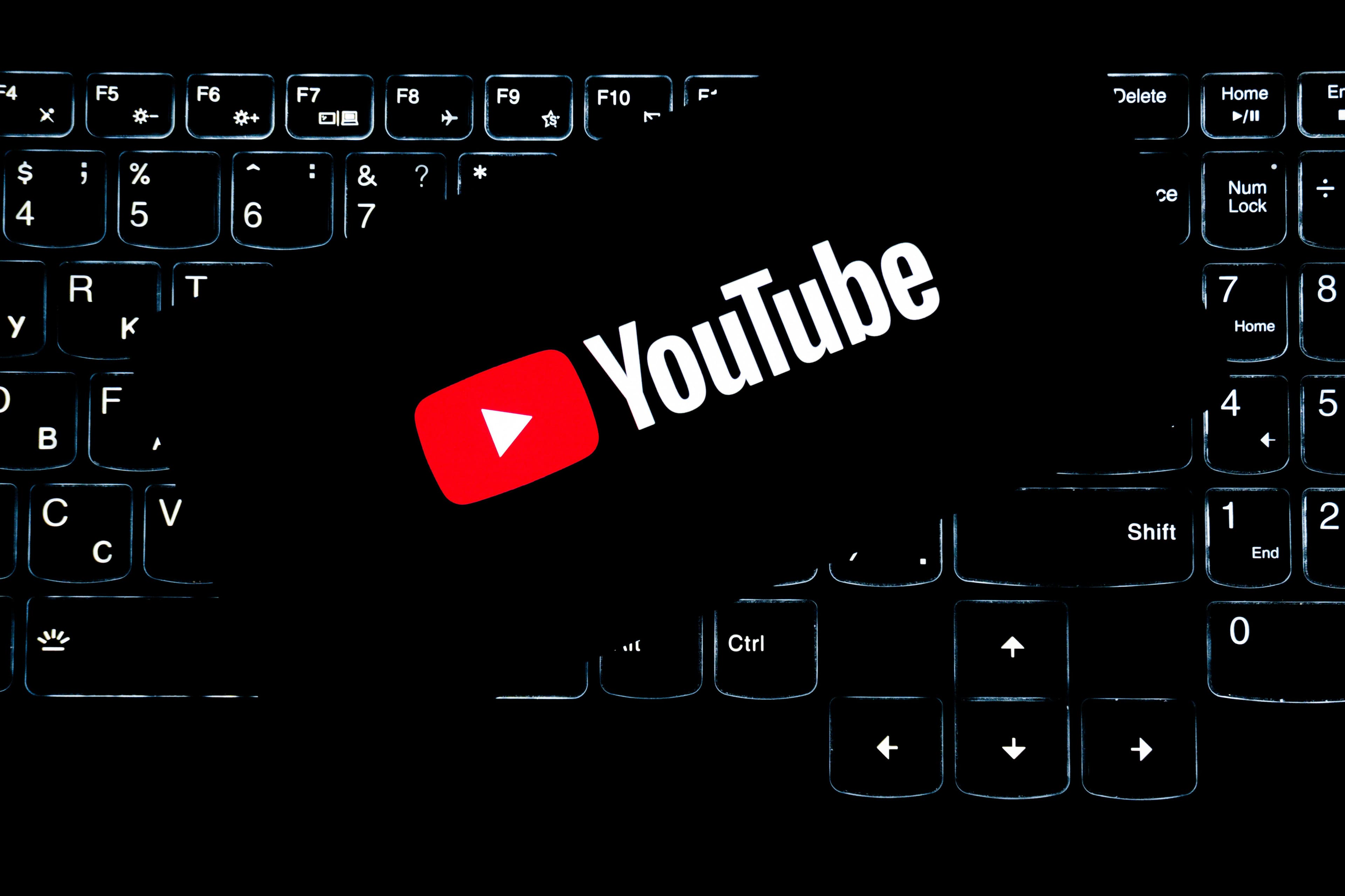 Vedetele românești care au renunțat la televiziune pentru YouTube în 2026