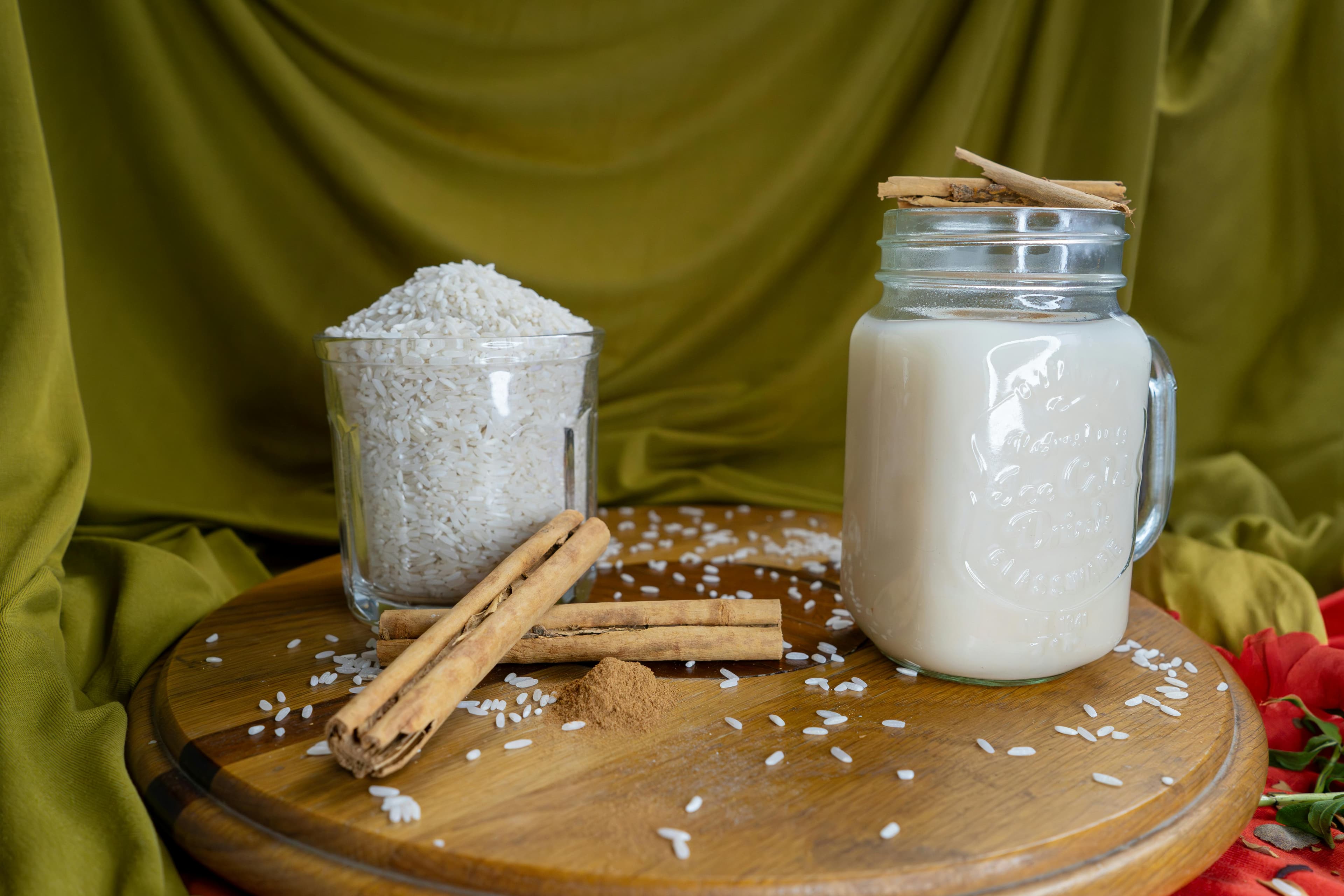 Orez cu lapte pufos la aragaz: rețeta rapidă pentru un desert delicios