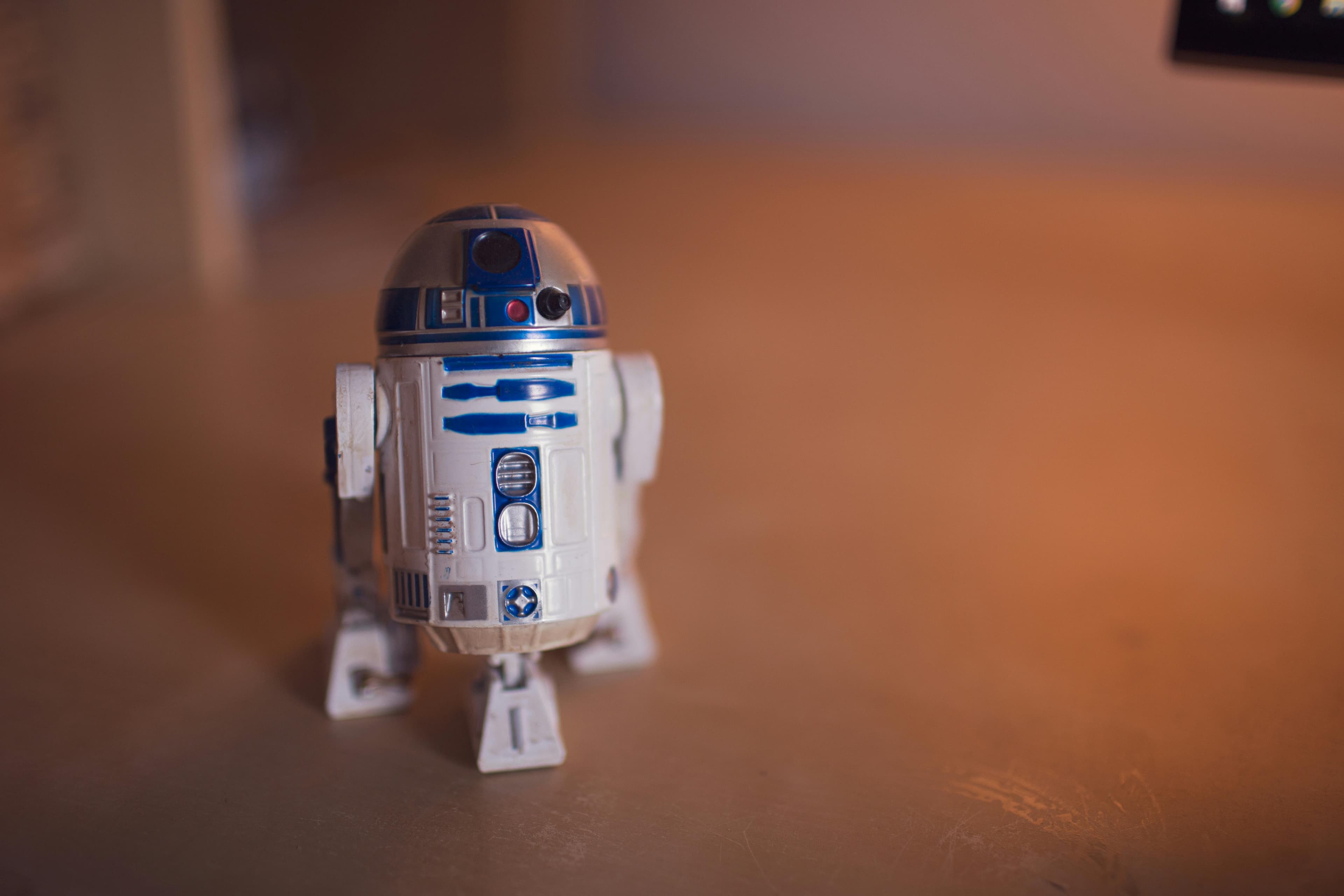 Tom Kane, vocea legendară din Star Wars, a murit la 64 de ani