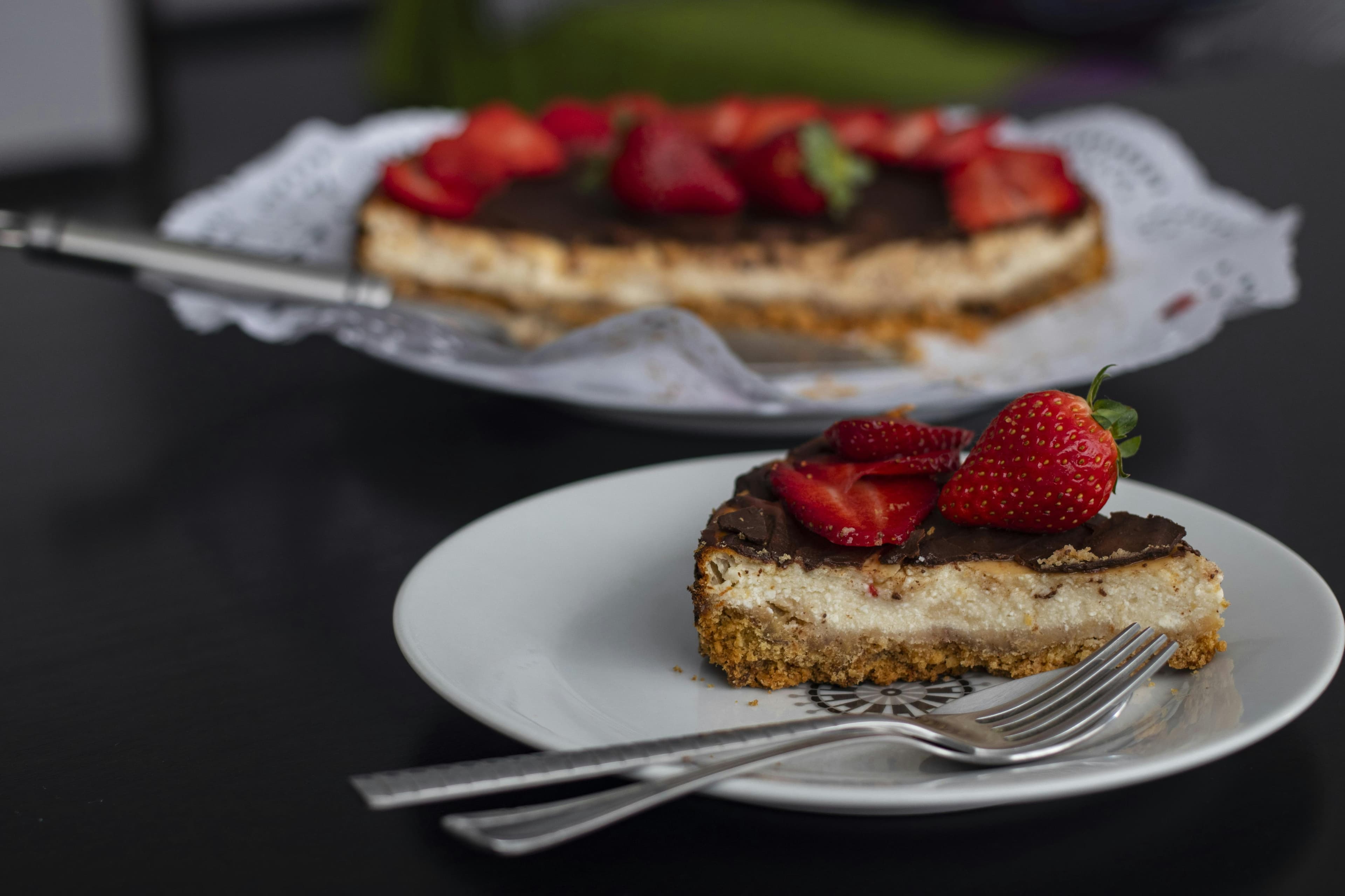 Rețetă de cheesecake la rece cu căpșuni: desert fără cuptorul aprins