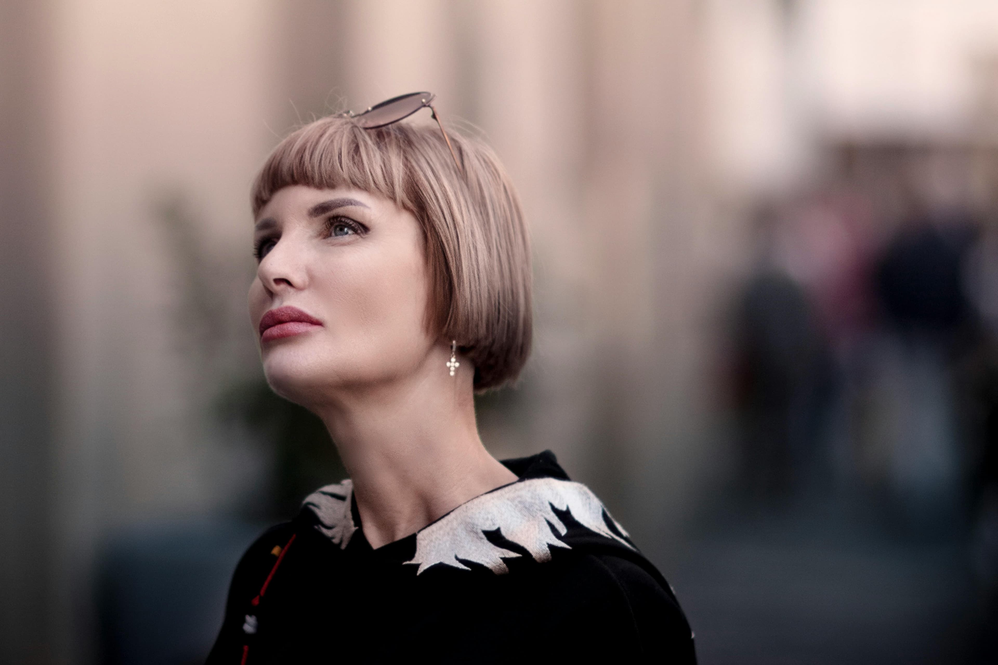 Hair trends 2026: bob scurt, curtain bangs sau pixie cut – ce alegi?
