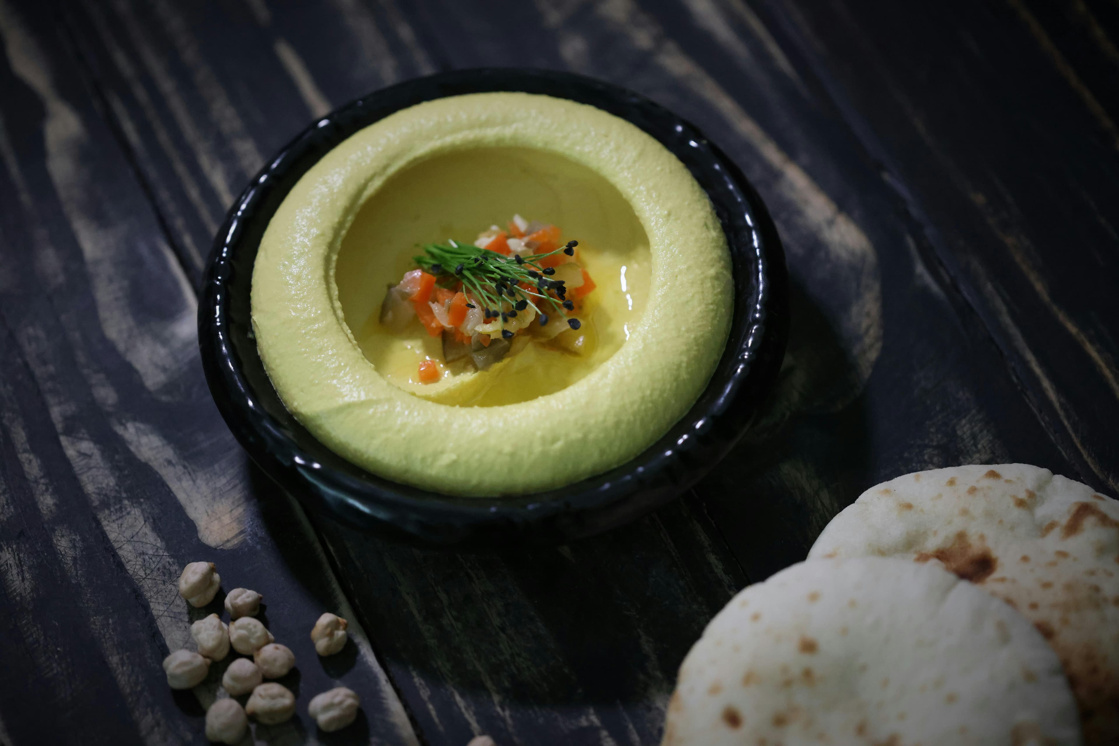 Cum faci cel mai bun hummus acasă: rețetă autentică și variante