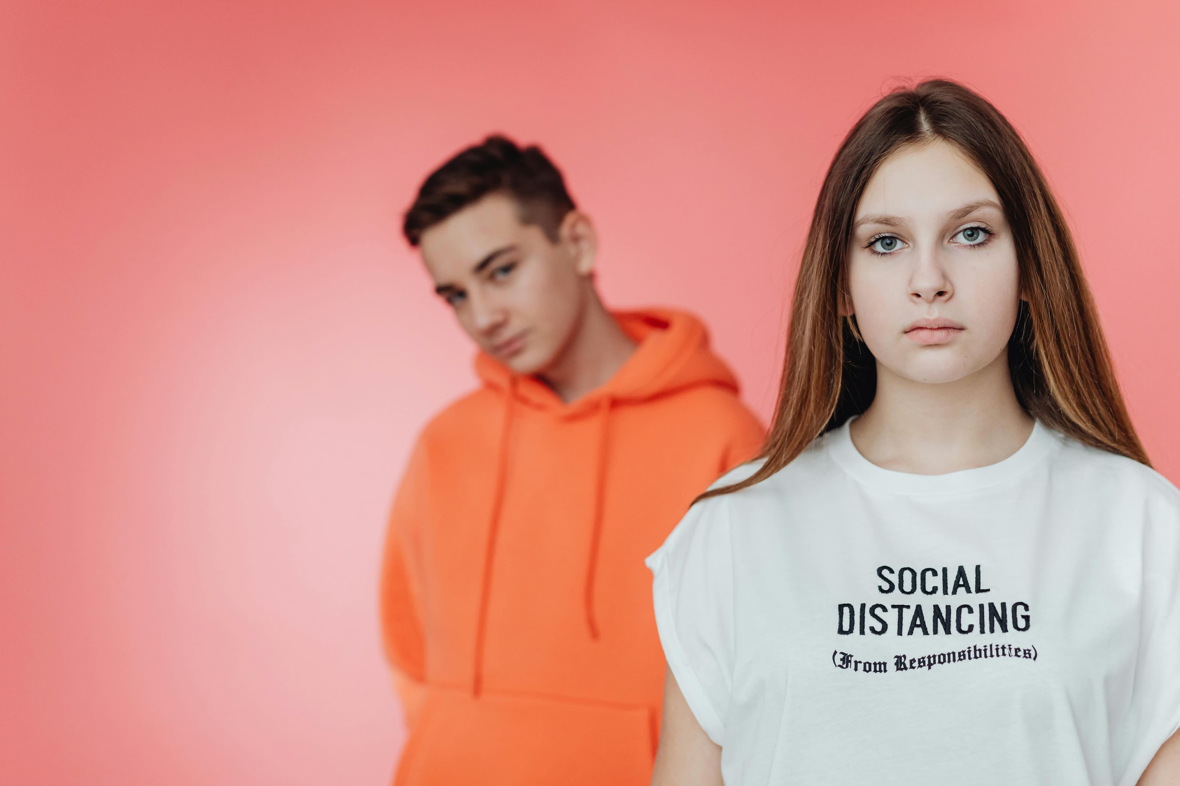 Cum să vorbești cu adolescenții despre rețelele sociale și pericolele lor
