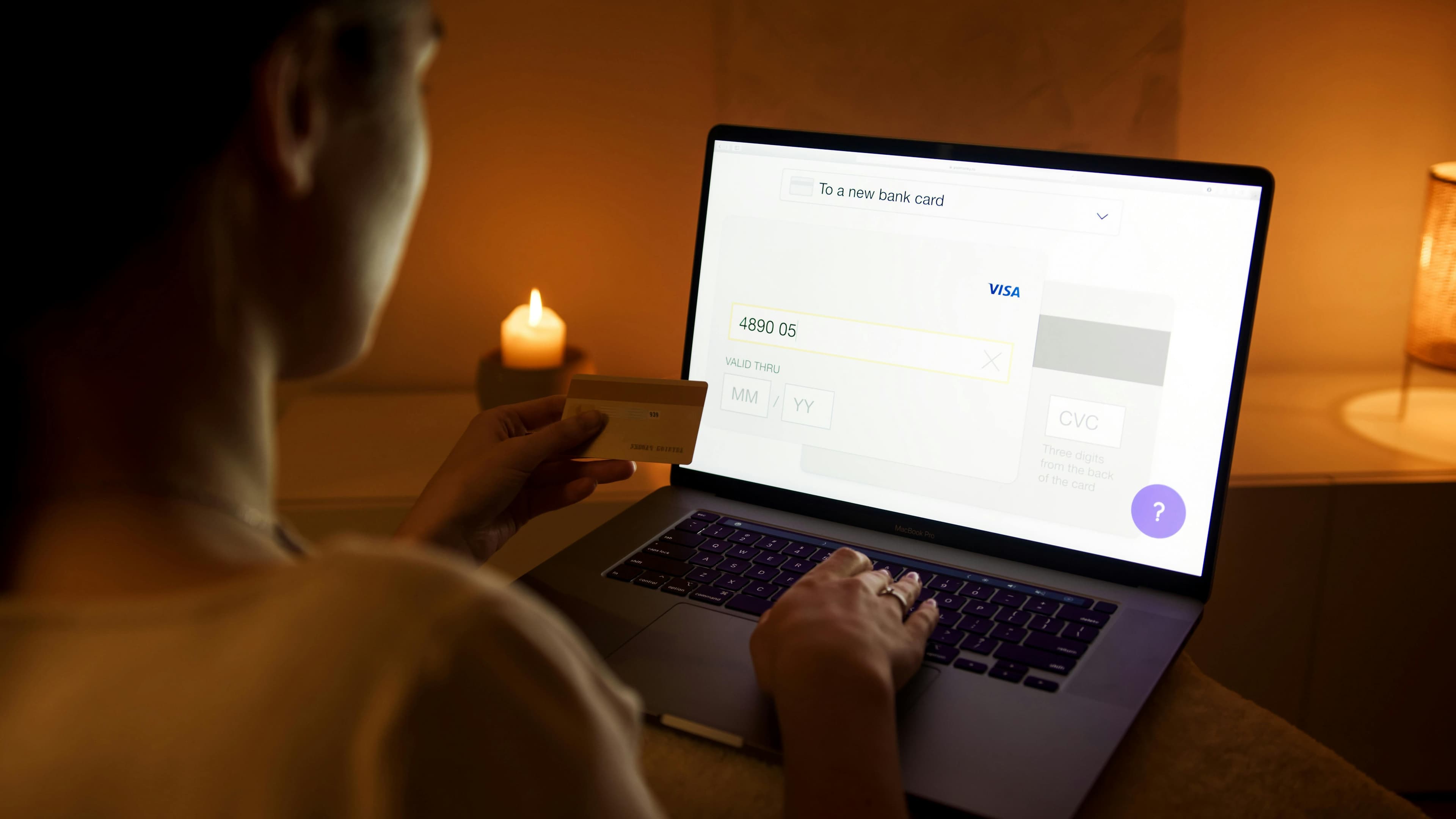 Ce spun psihologii români despre relațiile formate online în 2026
