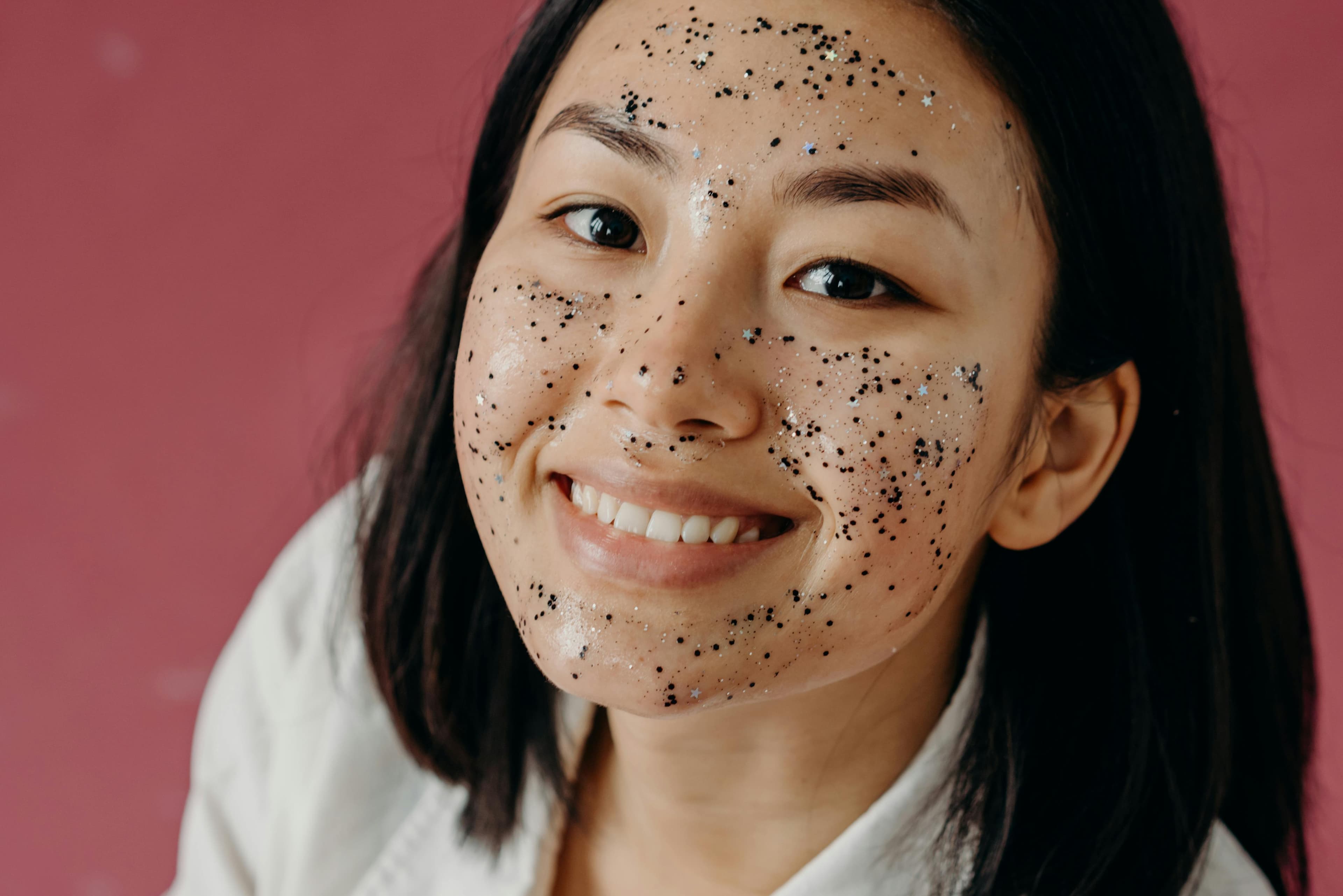 Tendința 'glazed donut skin': cum obții pielea strălucitoare fără filtre