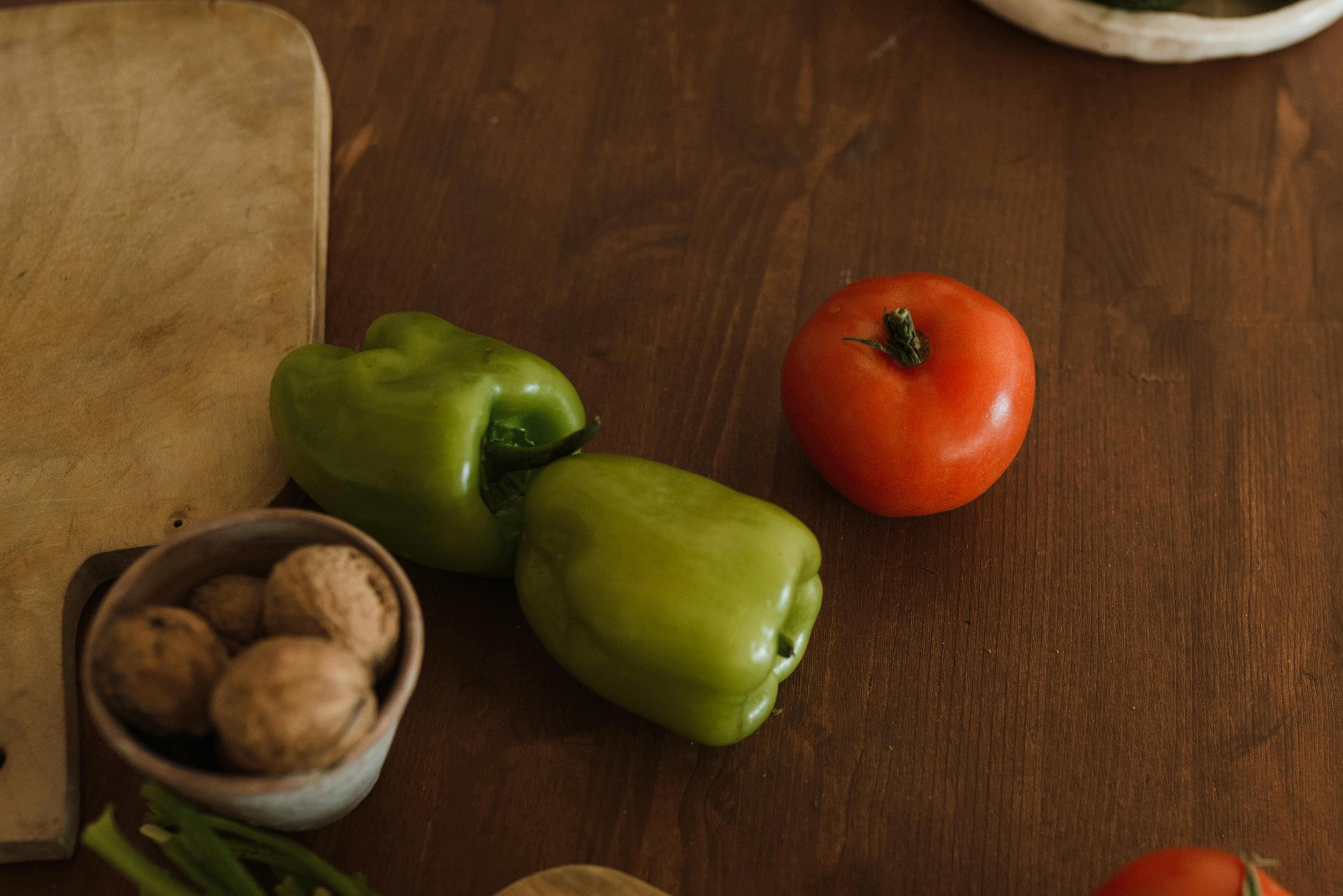 Alimentația antiinflamatorie: ce să mănânci zilnic pentru a te simți mai bine