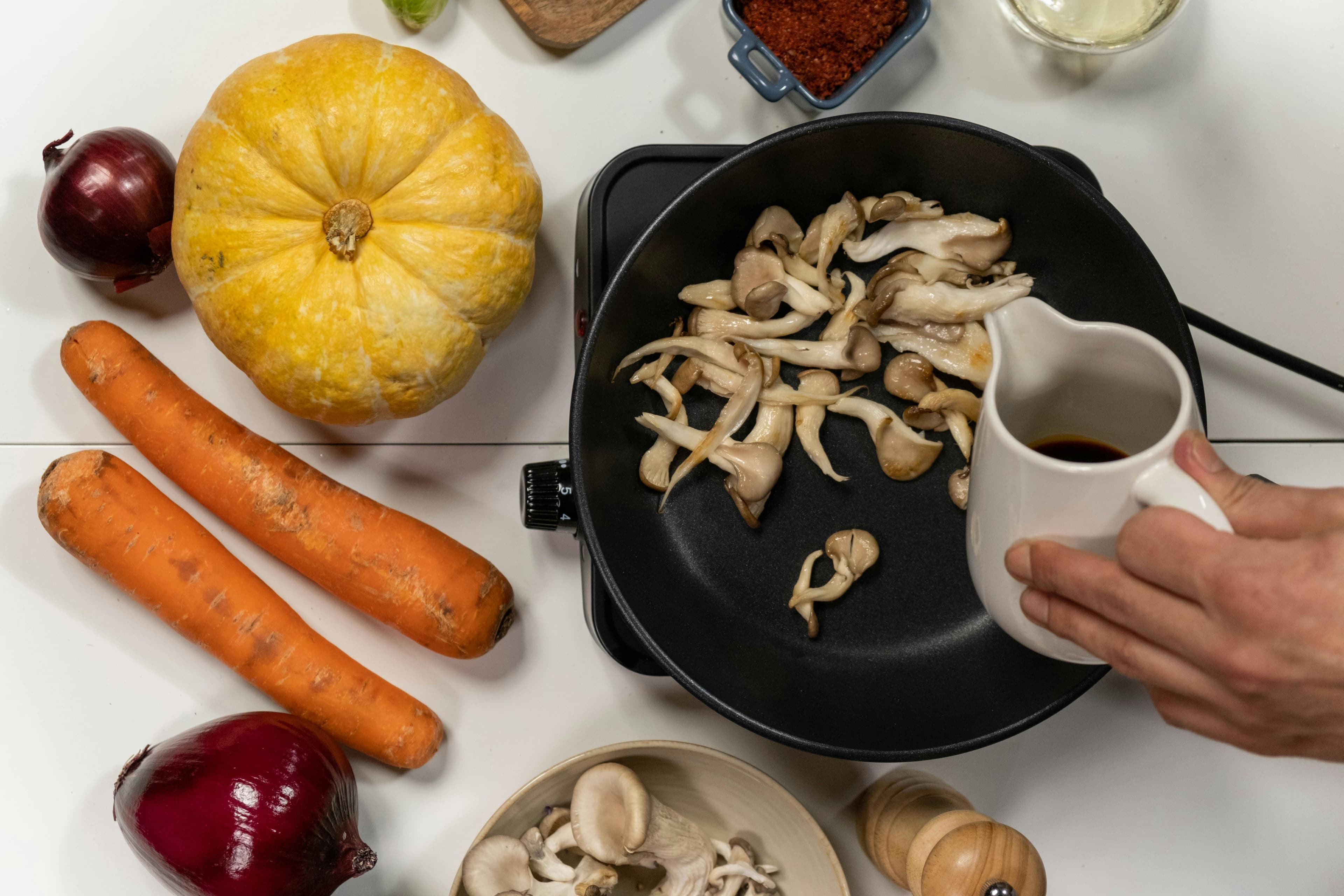 Tocăniță de ciuperci cu mămăliguță: rețetă vegetariană rapidă