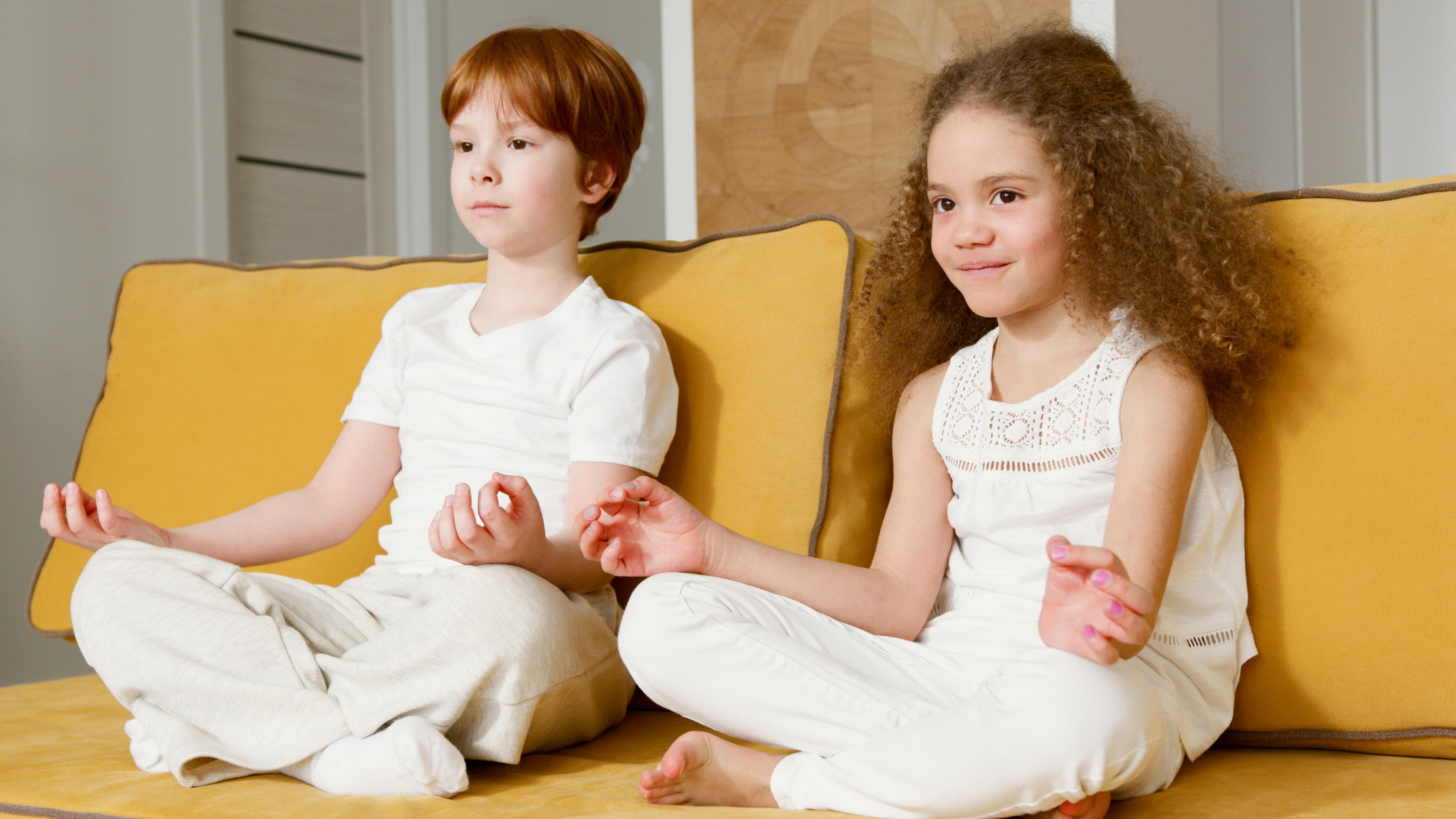 Cum să introduci meditația și exercițiile de respirație la copii