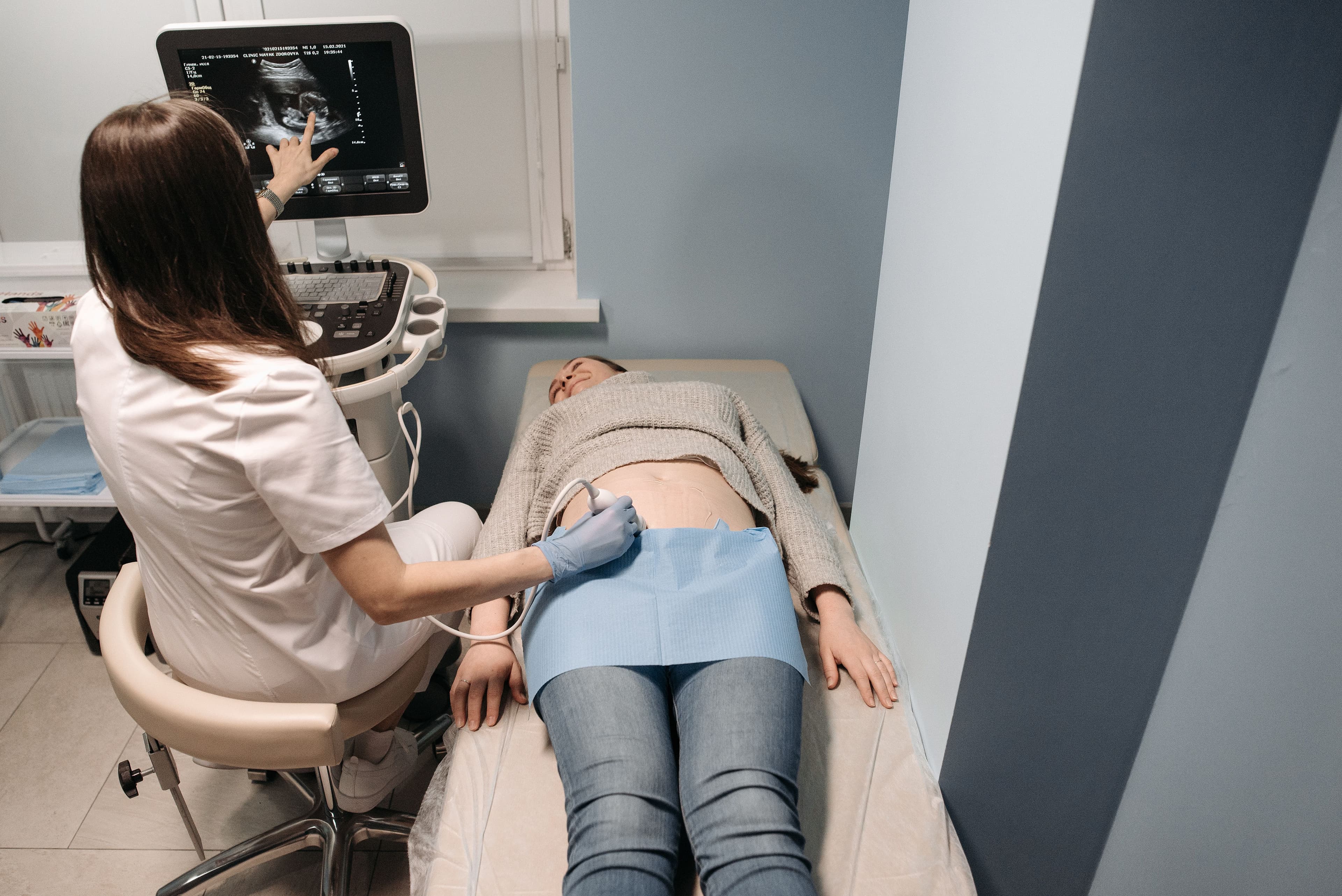 Sănătatea reproductivă feminină în România 2026: resurse și acces la servicii