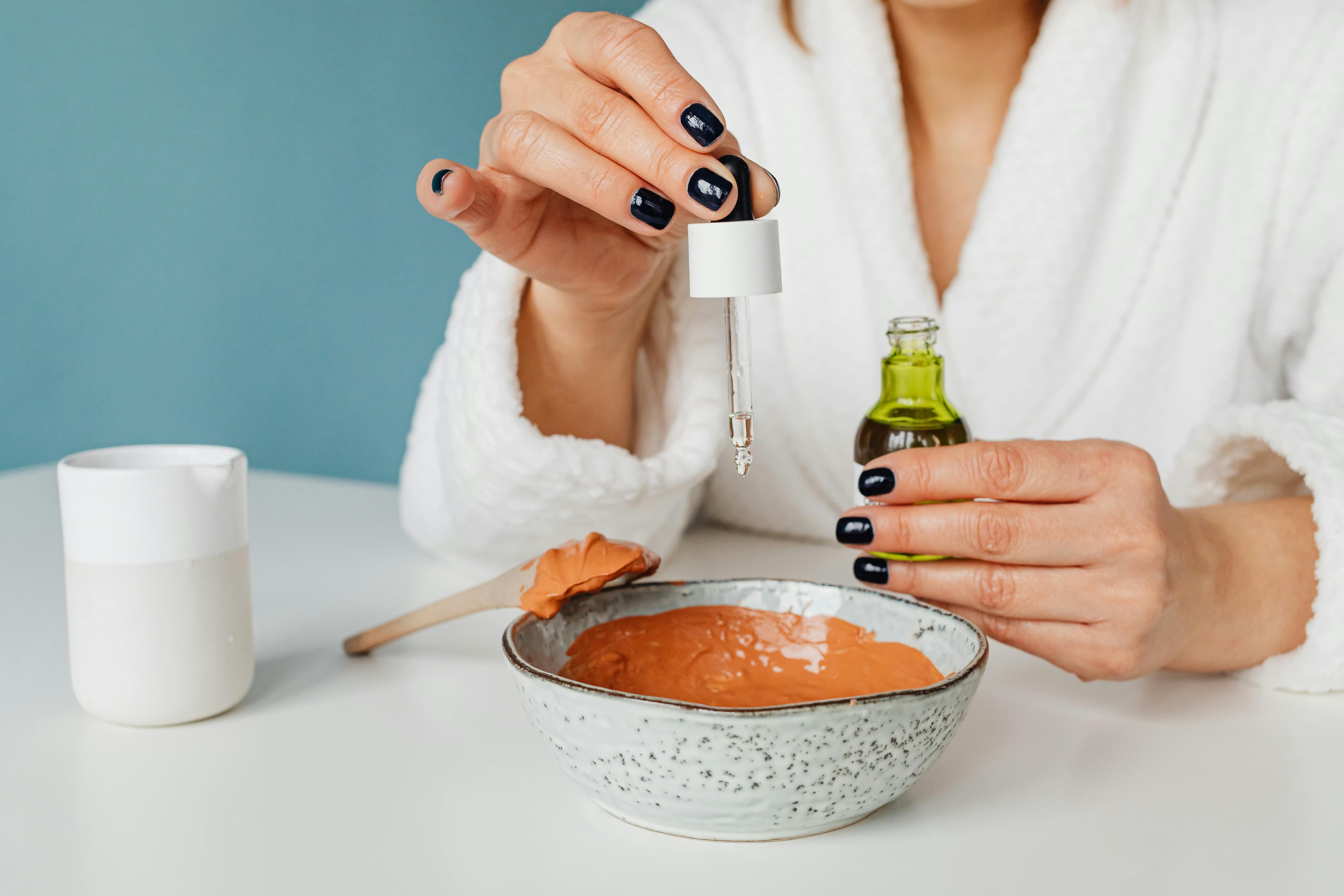 Cum să îți detoxifici rutina de beauty: ingrediente de evitat în cosmetice