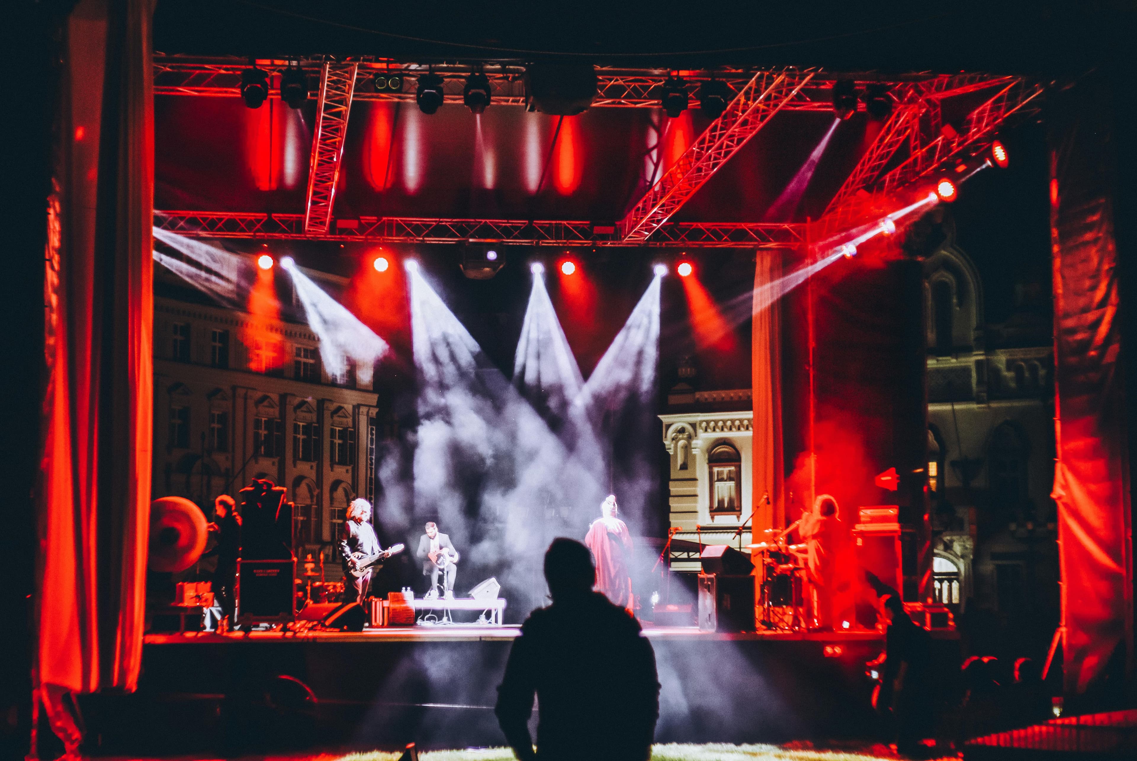 Top videoclipuri muzicale românești lansate în mai 2026: ce merită văzut