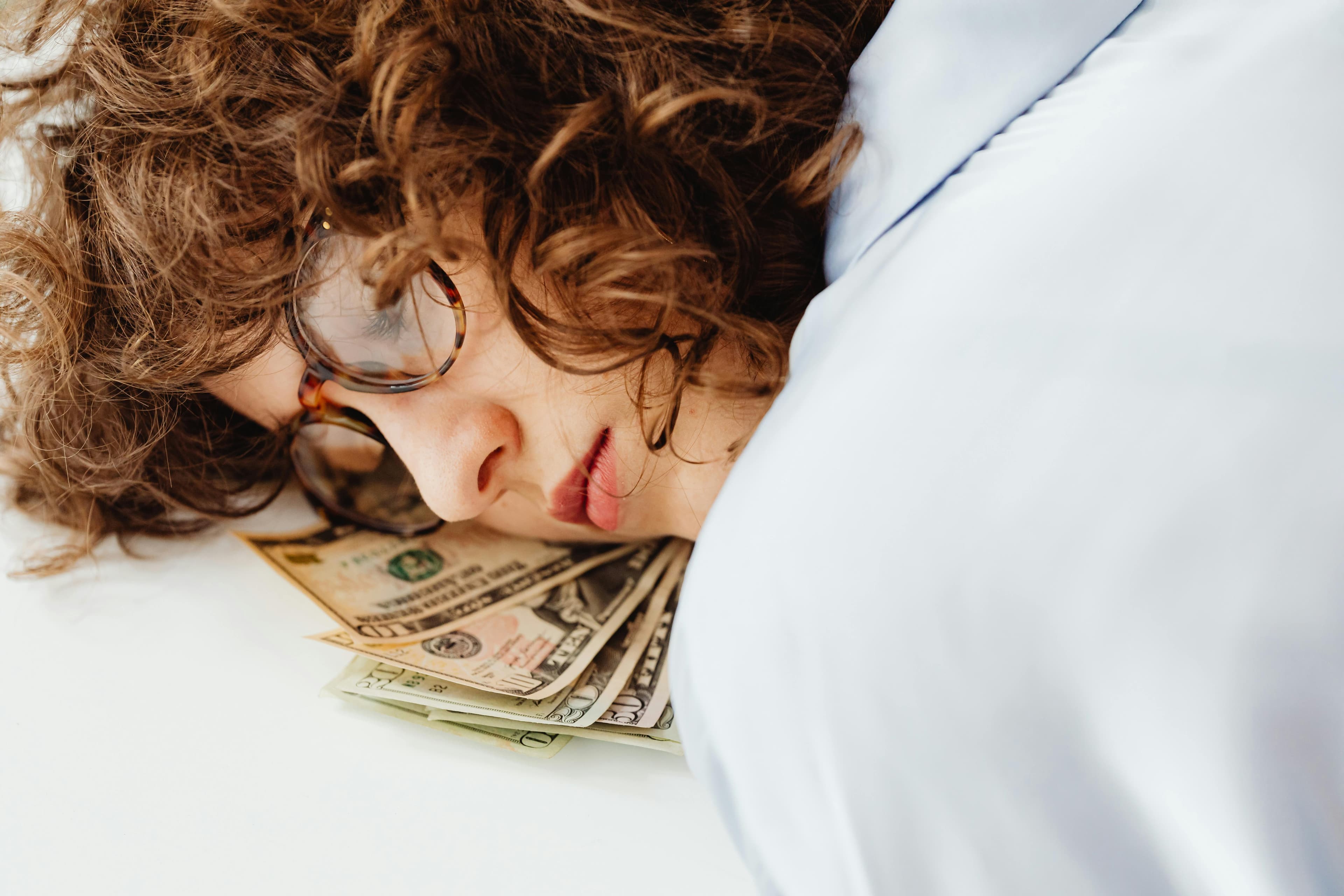 Horoscop financiar mai 2026: zodiile care atrag bani și oportunități