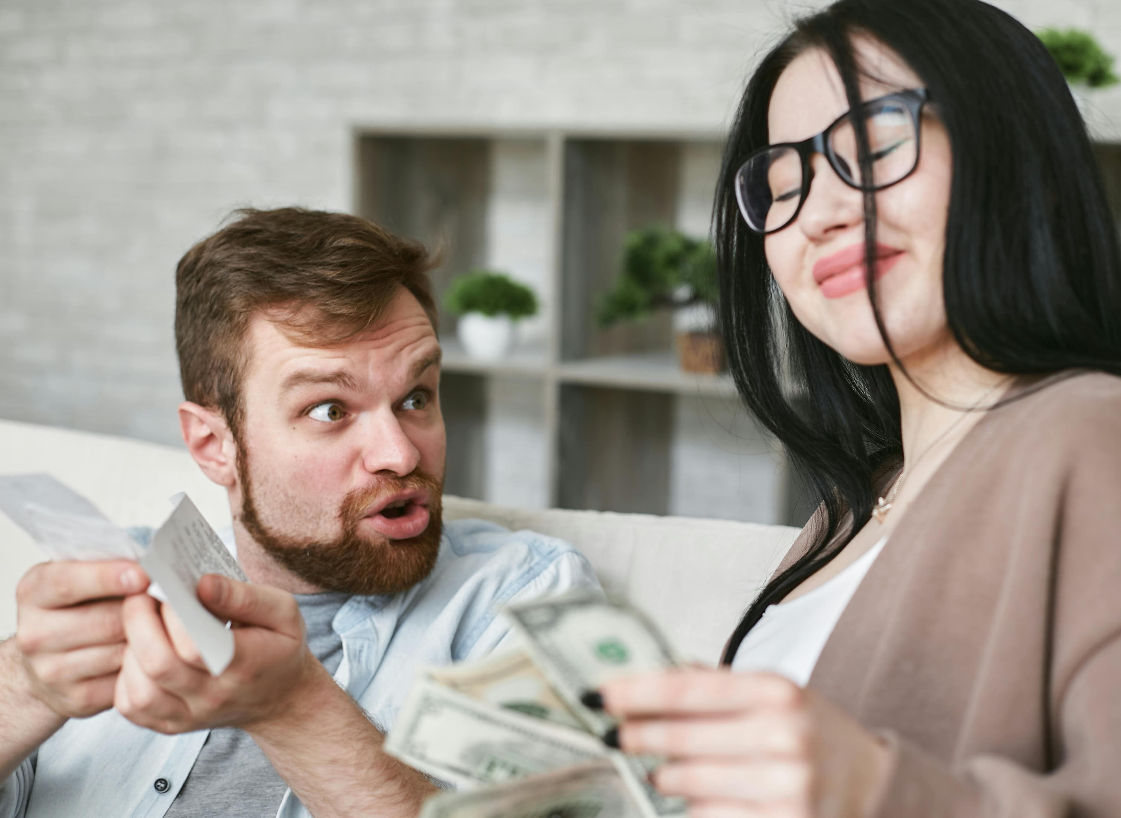 De ce se ceartă cuplurile pe bani și cum rezolvați conflictele financiare