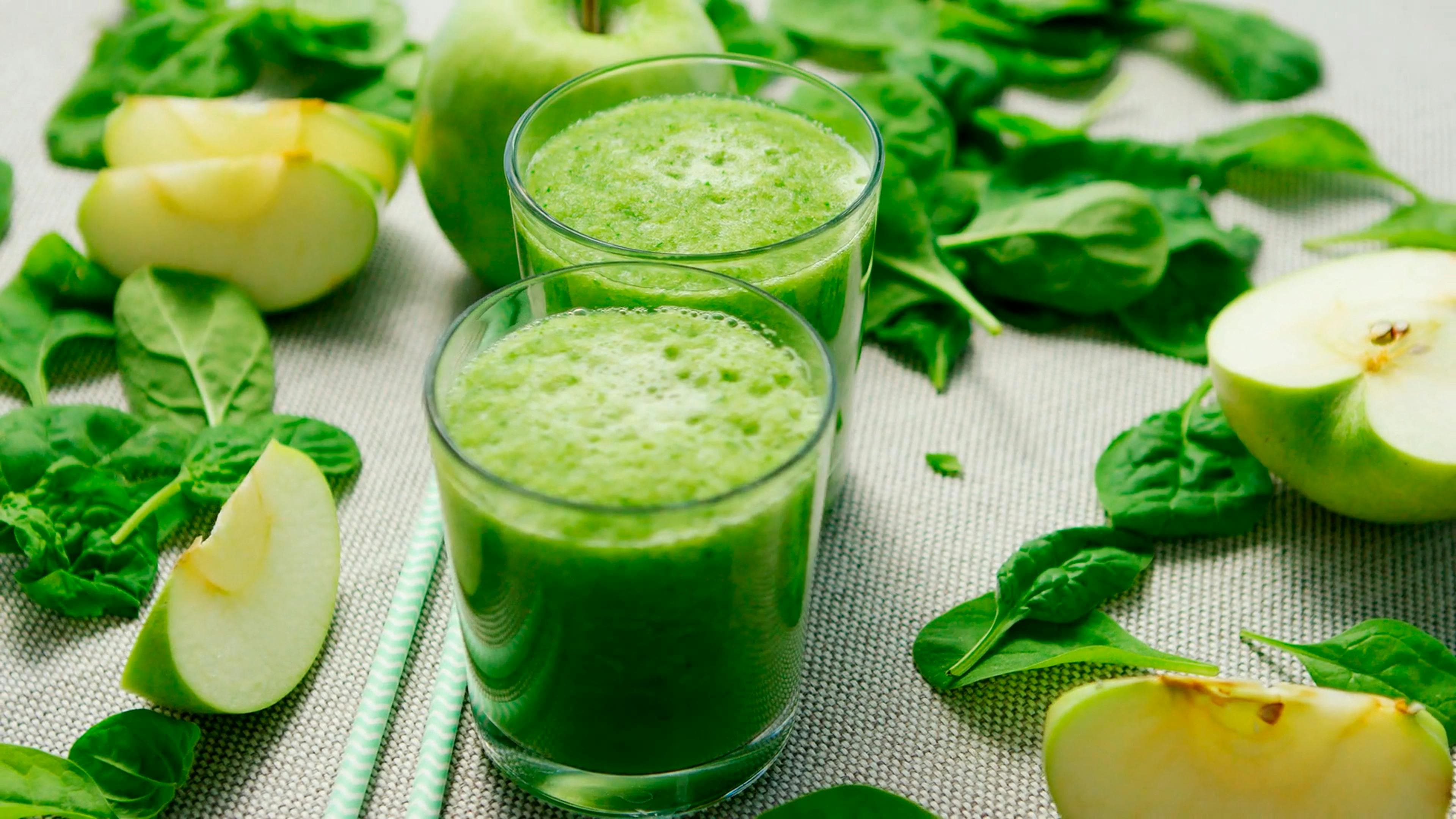 Smoothie detox de primăvară cu spanac, măr și ghimbir: rețeta zilei