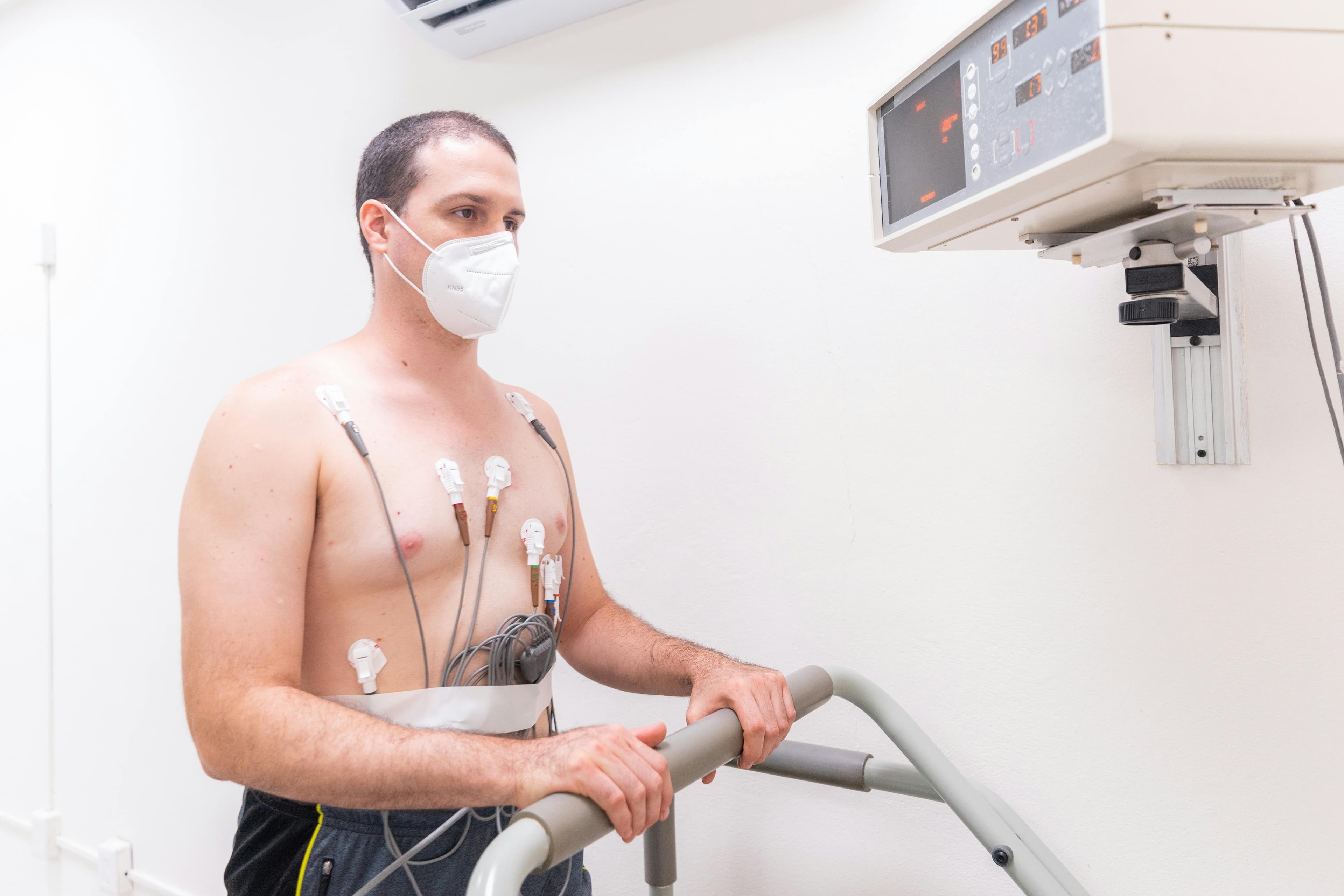 Cum să faci față valului de căldură din mai-iunie 2026 dacă ai probleme cardiace