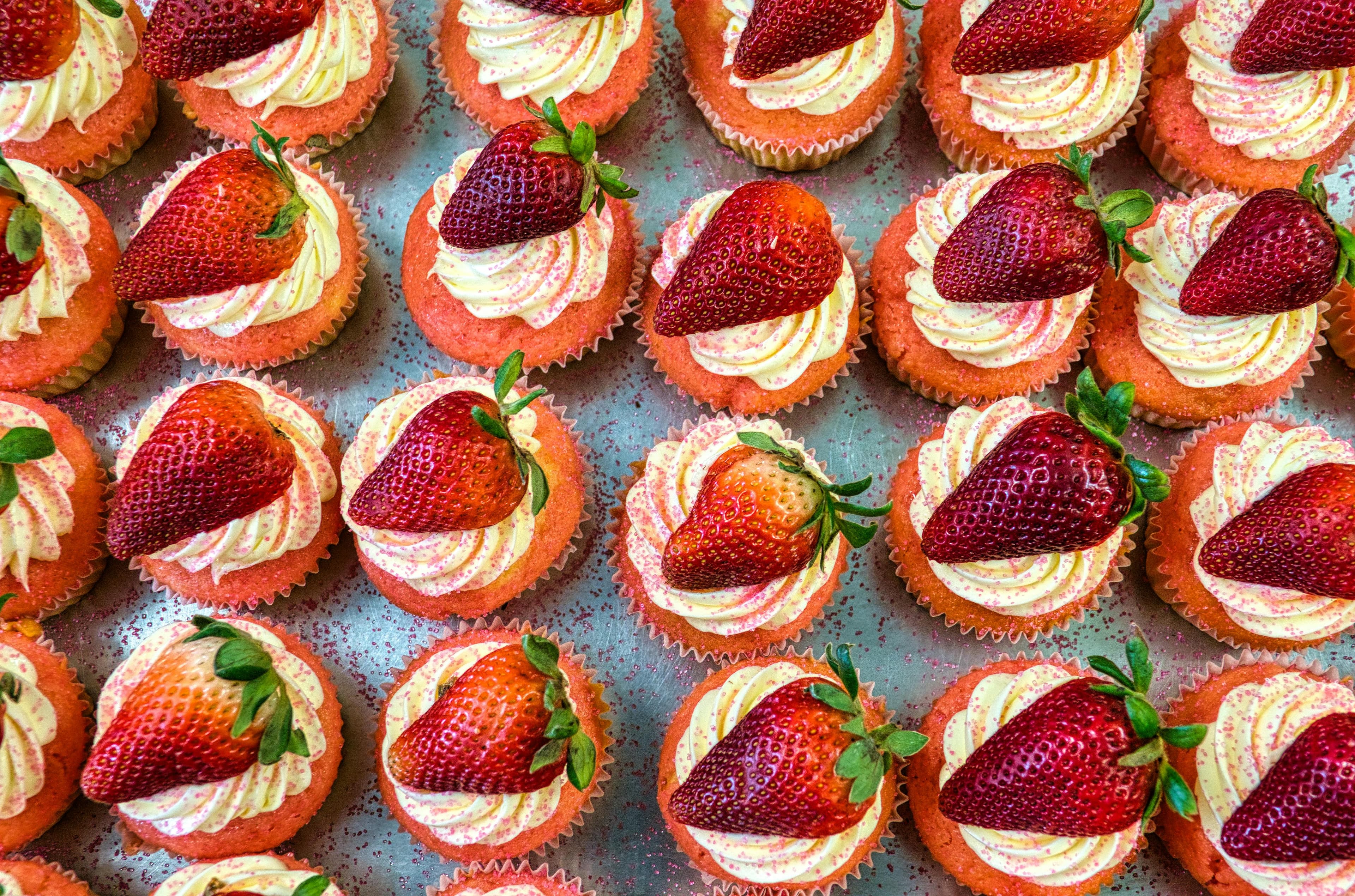 Rețetă de muffins cu căpșuni și vanilie: gata în 30 de minute