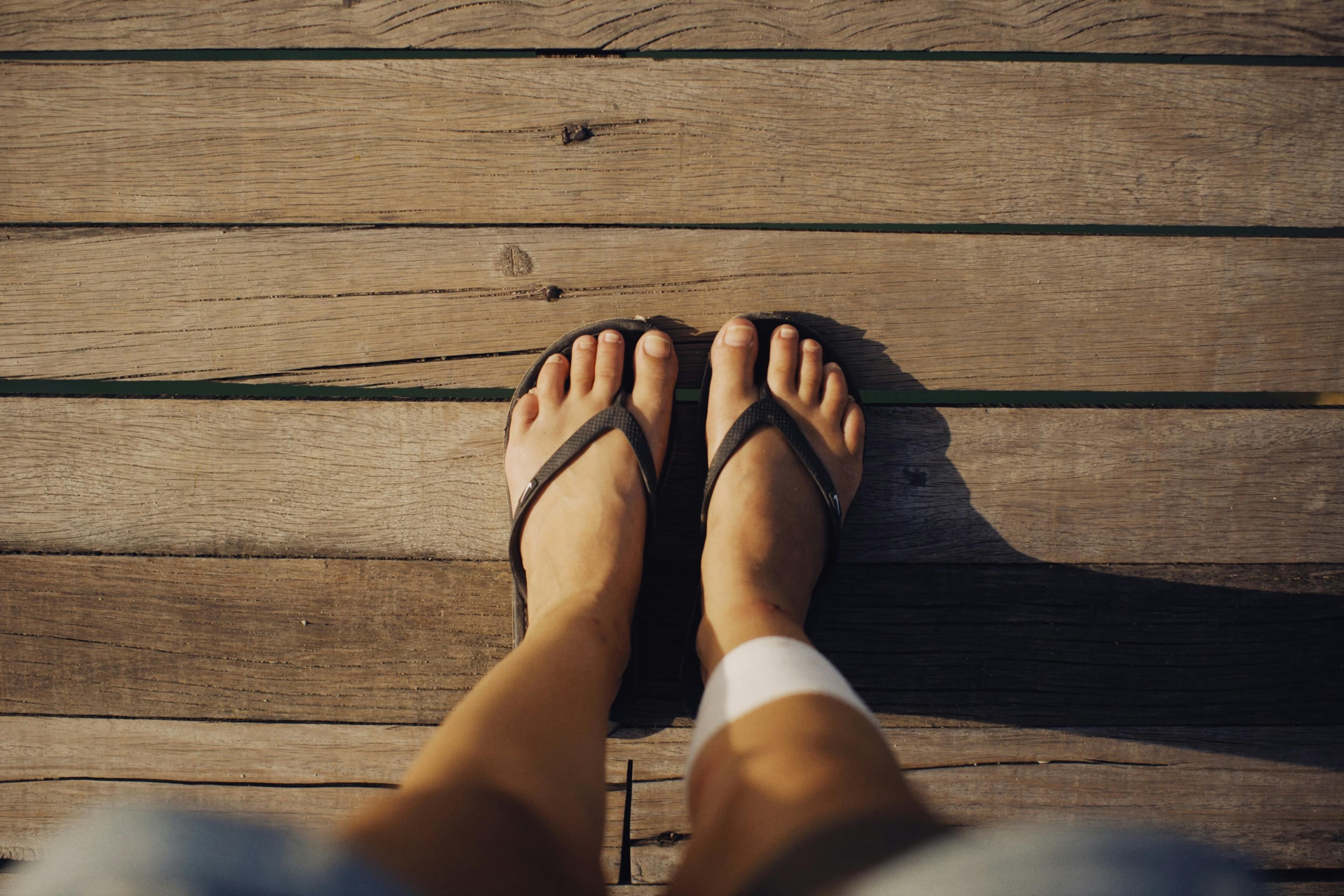 Pedicura de sezon: cum îți pregătești picioarele pentru sandale în mai 2026